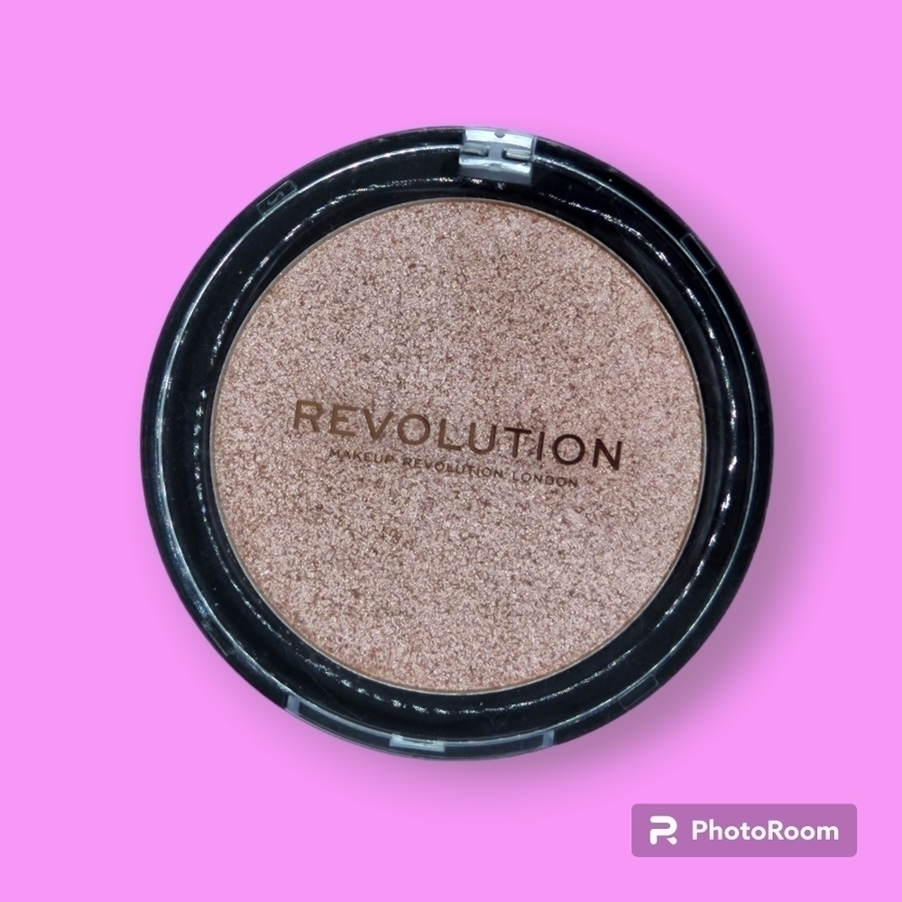 Makeup Revolution Bloom Highlighter
